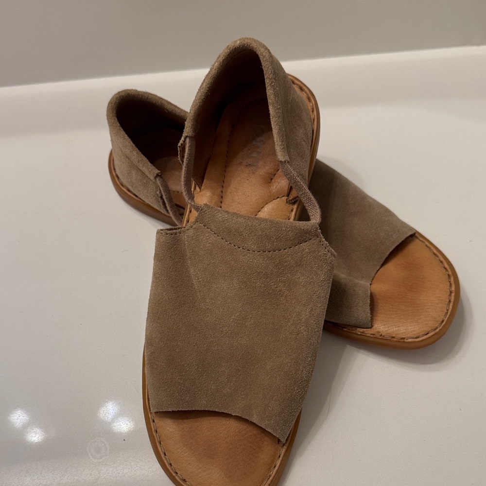 Born Women's Cove Modern Suede Sandals